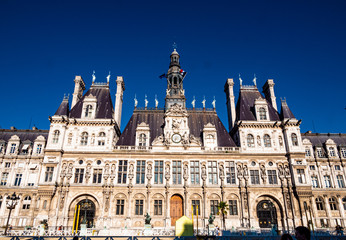 Fototapeta na wymiar Paris City Hall on a sunny day