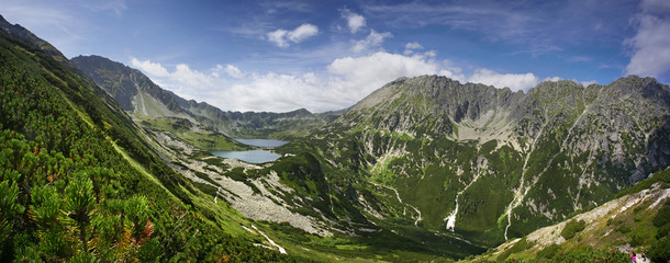 Panorama na Dolinę Roztoki Dolinę Pięciu Stawów i Orlą Perć z podejście na Świstową Czubę