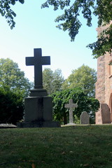 Friedhof mit Grabkreuz