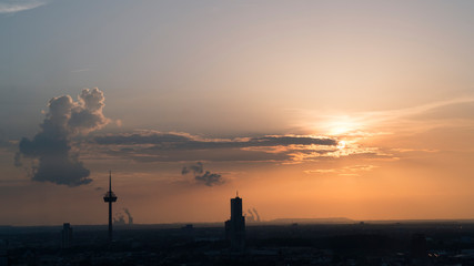 Sonnenuntergang über der Stadt Köln