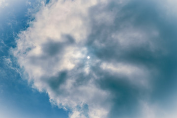 Obraz premium Dramatic white clouds on blue sky