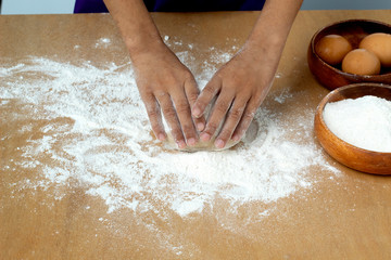 women hand clipping and sprinkling white flour on table