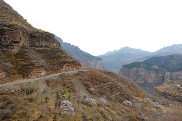 Fototapeta na wymiar Kunshan Wall highway, Shanxi, Lingchuan, China