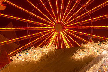 Deutschland, Baden-Württemberg, Karlsruhe, Weihnachten, Weihnachtsmarkt auf dem Marktplatz.