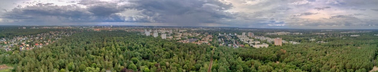 Fototapeta na wymiar Dunkle Stimmung, Panorama Berlin (Spandau)