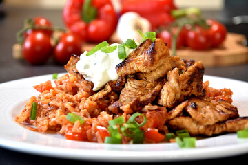 Pfannengericht Gyros mit Reis und Tzaziki