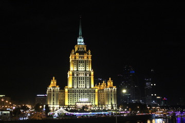 Fototapeta na wymiar hotel in Moscow around Moscow-river