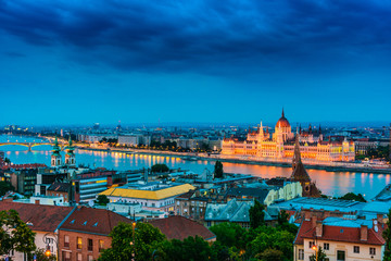 Naklejka premium Panoramic view of Budapest after sunset