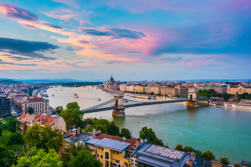 Obraz premium Panoramic view of Budapest after sunset