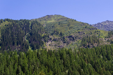 Fototapeta na wymiar Vue sur Montagne des Alpes, savoie