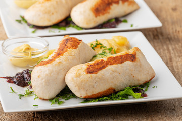 bayerische gegrillte Wollwurst mit Kartoffelsalat