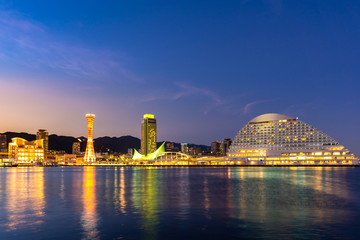 Obraz premium Kobe port tower sunset