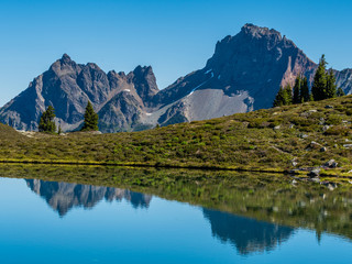 Fototapeta na wymiar View of North Cascade Mountains