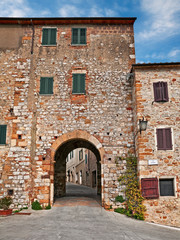 Fototapeta na wymiar Trequanda, Siena, Tuscany, Italy: city gate of the ancient village