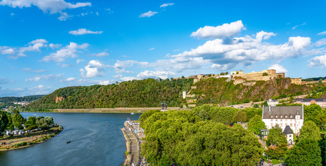 Fototapeta premium Koblenz mit Festung Ehrenbreitstein, Mosel und Rhein