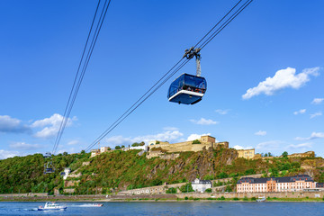 Koblenz mit Seilbahn und Festung Ehrenbreitstein am Rhein