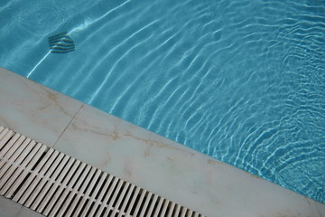 bord de piscine