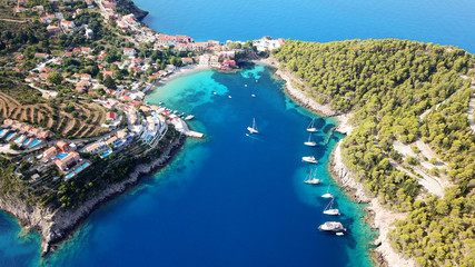 Obraz premium Aerial drone bird's eye view photo of beautiful and picturesque colorful traditional fishing village of Assos in island of Cefalonia, Ionian, Greece