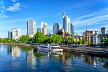 Frankfurter Skyline am sonnigen Tag © laraslk