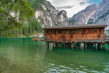 Bootshütte am Pragser Wildsee in Südtirol