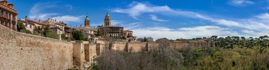 Fototapeta premium Panoramic View of the City Wall of Segovia, Segovia, Spain.