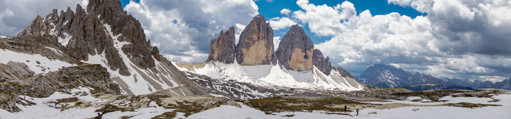 Panorama-Aufnahme der ber&uuml;hmten Drei Zinnen