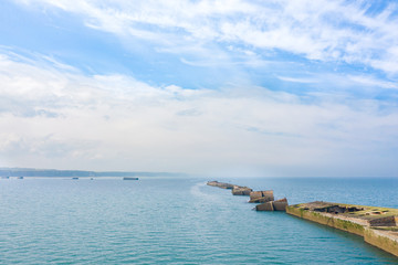 Le port artificiel à Arromanches-les-Bains