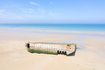 Détail du port artificiel sur la plage à Arromanches-les-Bains