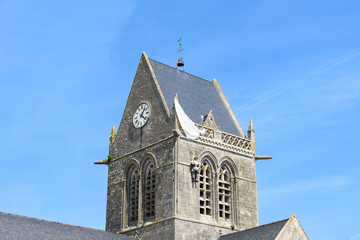 Le clocher de l'église de Sainte-Mère-Église
