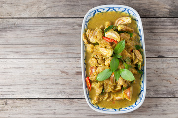 Green curry (Kaeng kheiyw hwan)