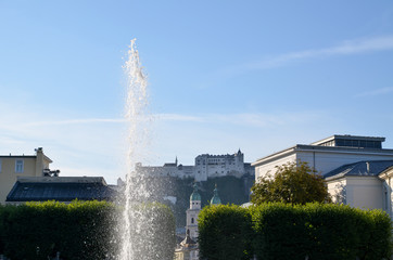 ザルツブルク　ミラベル庭園のペガサスの噴水とホーエンザルツブルク城（オーストリア）