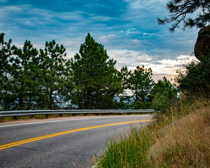 Naklejka premium Mountain road