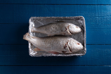 Preparando Peixe Corvina Brasileira com Pimentão Vermelho, Pimentão Verde, Pimentão Amarelo,...