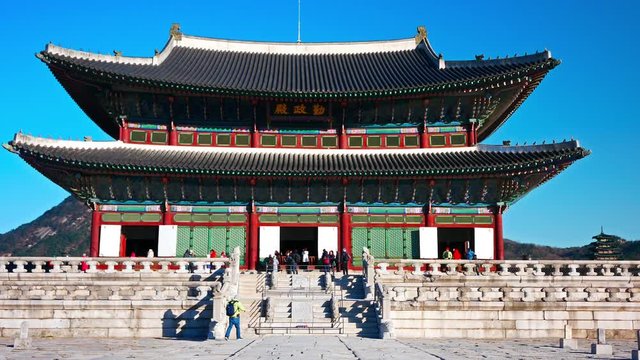 SEOUL, SOUTH KOREA - DECEMBER 4, 2018 : Time lapse of Gyeongbokgung palace and traffic in Seoul South korea.