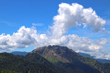 【日本の山岳風景】西穂高口駅展望台から見る焼岳