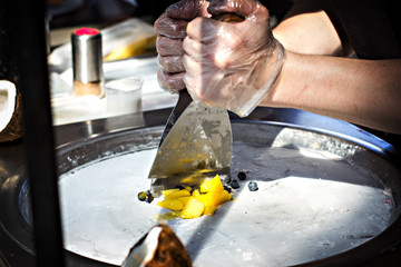 fried ice cream rolls at freeze pan