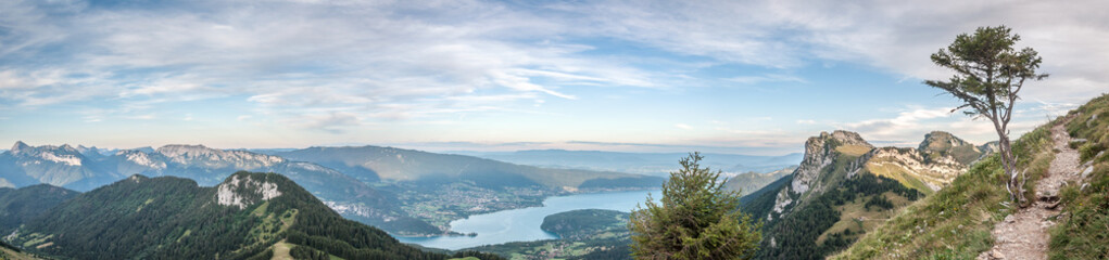 Panorama du lac d'Annecy