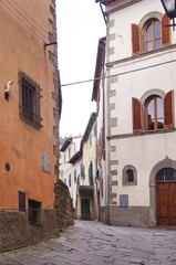 Fototapeta na wymiar Typical alley in Cortona, Tuscany, Italy