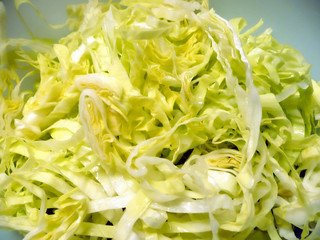 Frisch geernteter und gewaschener gr&uuml;ner Salat. 