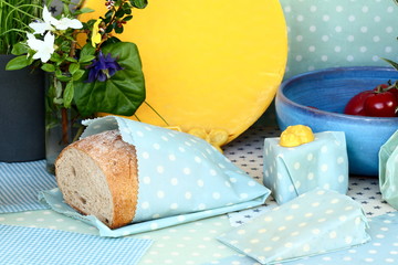 Lebensmittel in Wachspapier eingewickelt