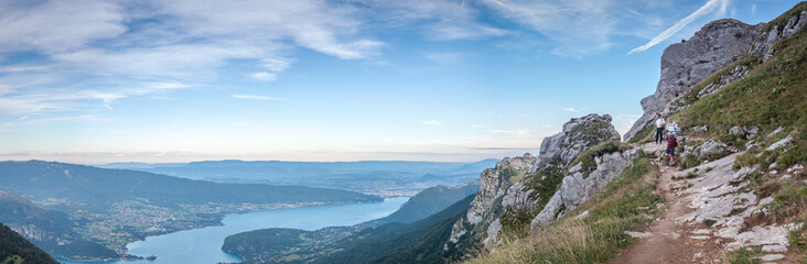 Fototapeta na wymiar Panorama du lac d'Annecy
