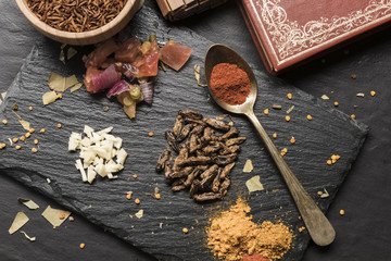 Crispy maggots with spices top view © Freepik