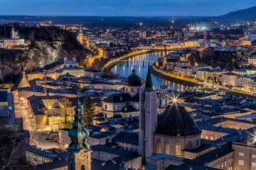 Fototapeta premium Salzburg bei Nacht