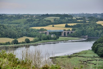 Fototapeta na wymiar Pont sur le Trieux près de Pontrieux en Bretagne