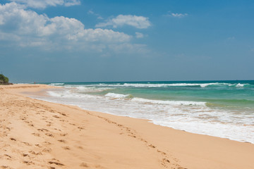 Fototapeta na wymiar Indian Ocean coast on Sri Lanka