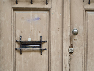 Türschlitz für Briefe und Werbungen 