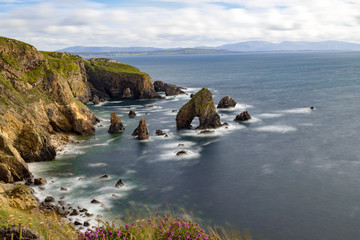 Crohy Head is a quiet coastal strip on the Mullaghmullan Peninsula, there you can find those remarkable rock formations like the sea arch called &ldquo;The Breeches&rdquo;.