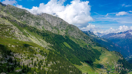Fototapeta na wymiar The Swiss alps from above - the beautiful nature of Switzerland