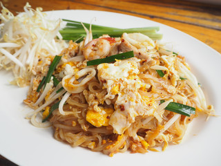 Stir fried noodles with pork and seafood