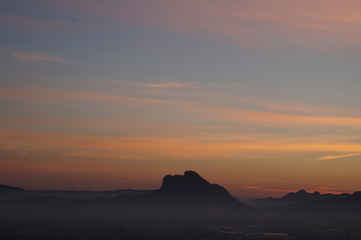 pe&ntilde;a los enamorados antequera archidona malaga brumas al amanecer
